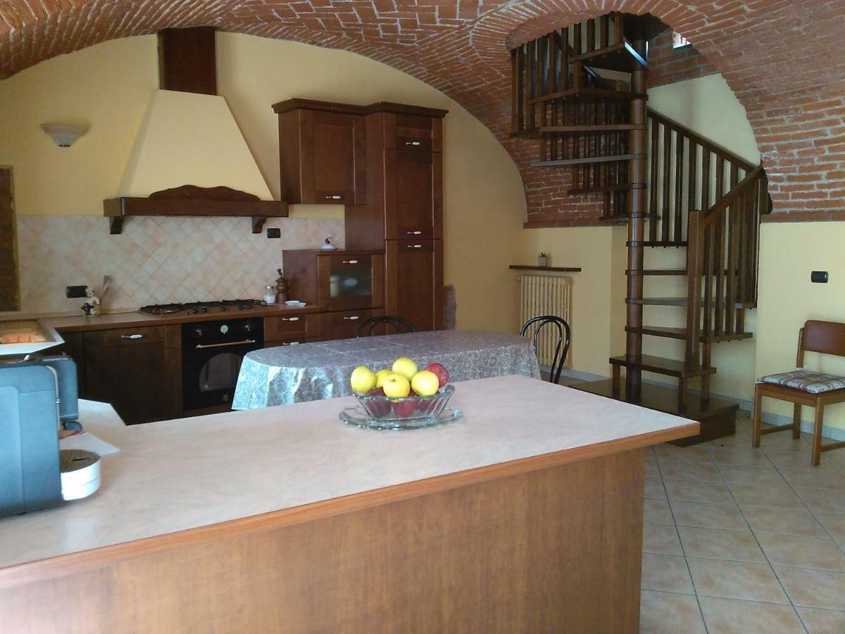 Casa Aromi Ed Arte Guest House Asti Bagian luar foto
